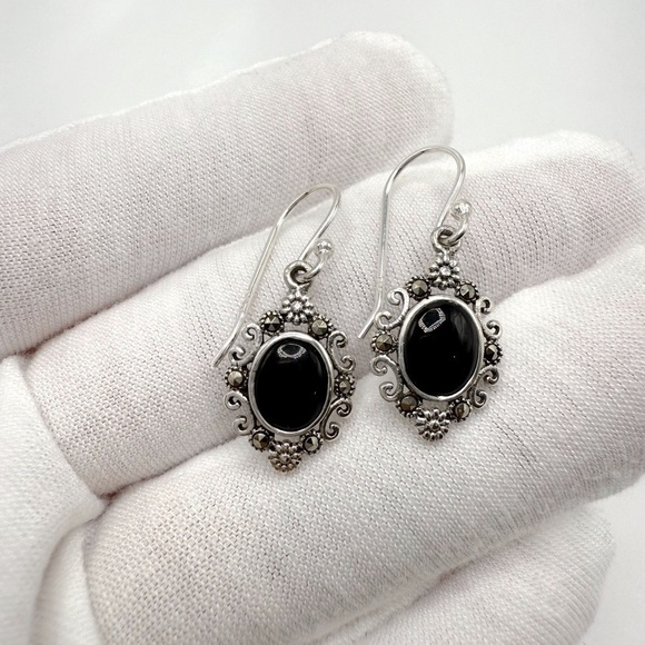 Marcasite .925 Sterling Silver Oval Reconstitute  Onyx Flower Earrings - Picture 1 of 15